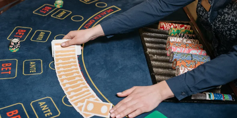 Cách chơi cơ bản của bài baccarat