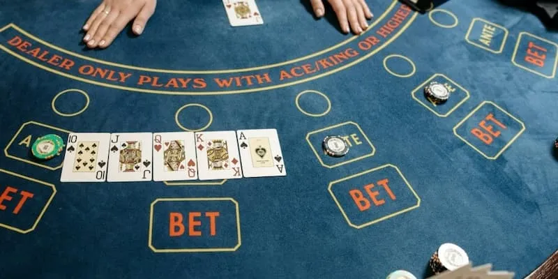 Hướng dẫn luật chơi Baccarat chi tiết